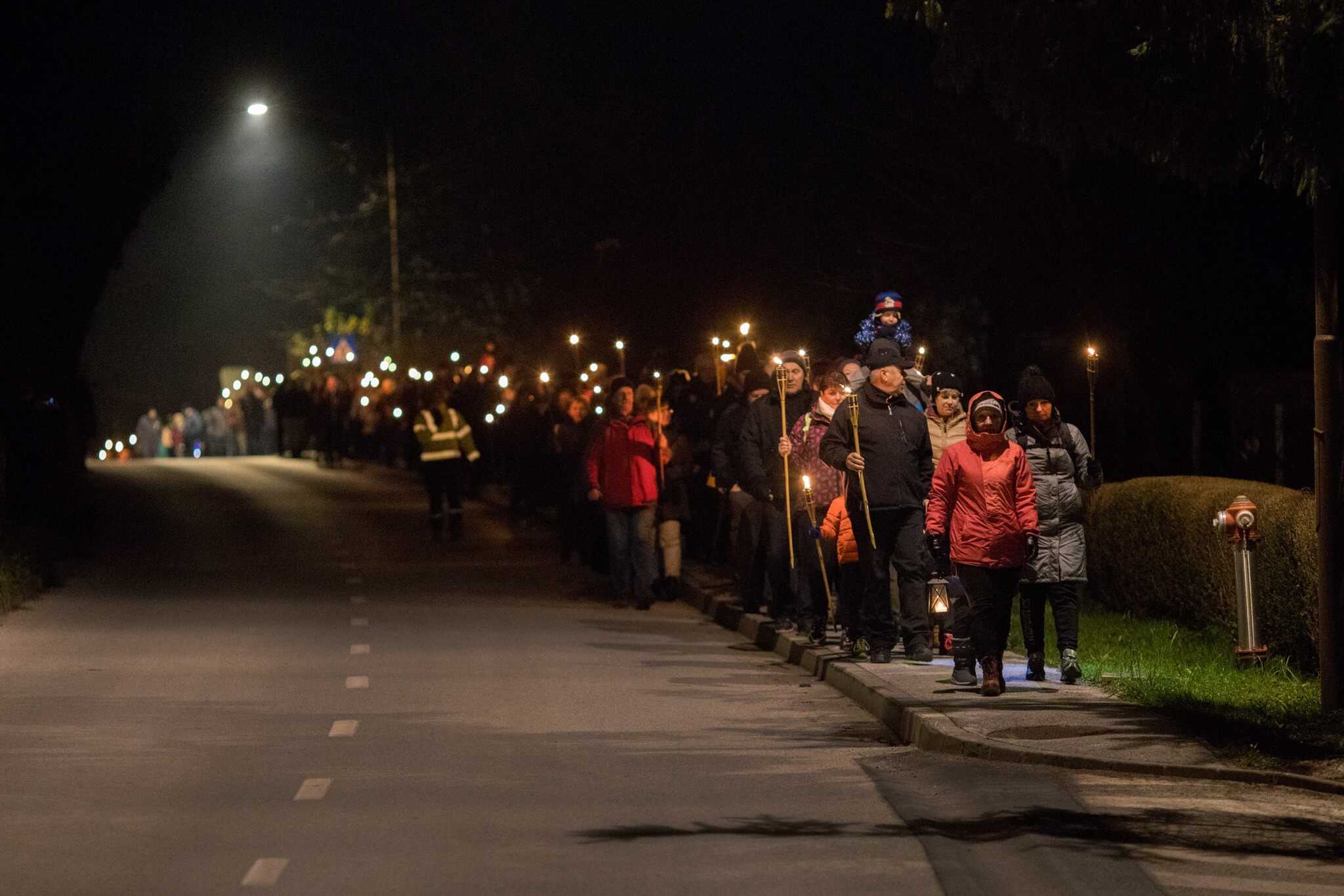 Nočni pohod z baklami